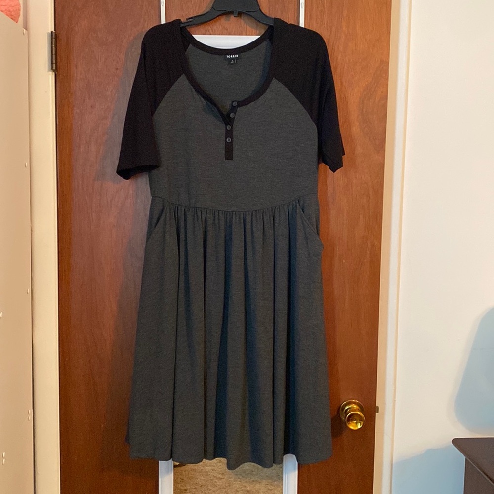 Raglan Top Gray and Black Dress